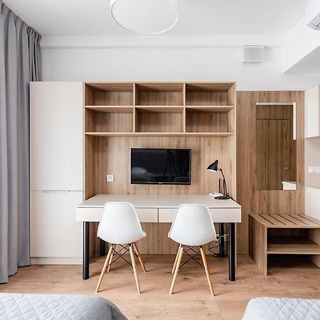 Apartament W Warszawie Dedykowany Parking Podziemny W Cenie, Wifi, Blisko Centrum New Apartment In Warsaw Finished To A High Specification Fitted Out To A High Standard On The 7Th Floor, Wifi, Underground Parking Price Included Exteriör bild