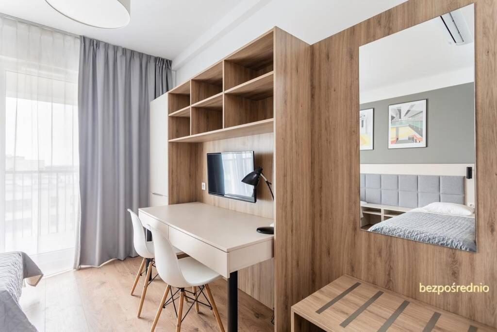 Apartament W Warszawie Dedykowany Parking Podziemny W Cenie, Wifi, Blisko Centrum New Apartment In Warsaw Finished To A High Specification Fitted Out To A High Standard On The 7Th Floor, Wifi, Underground Parking Price Included Exteriör bild